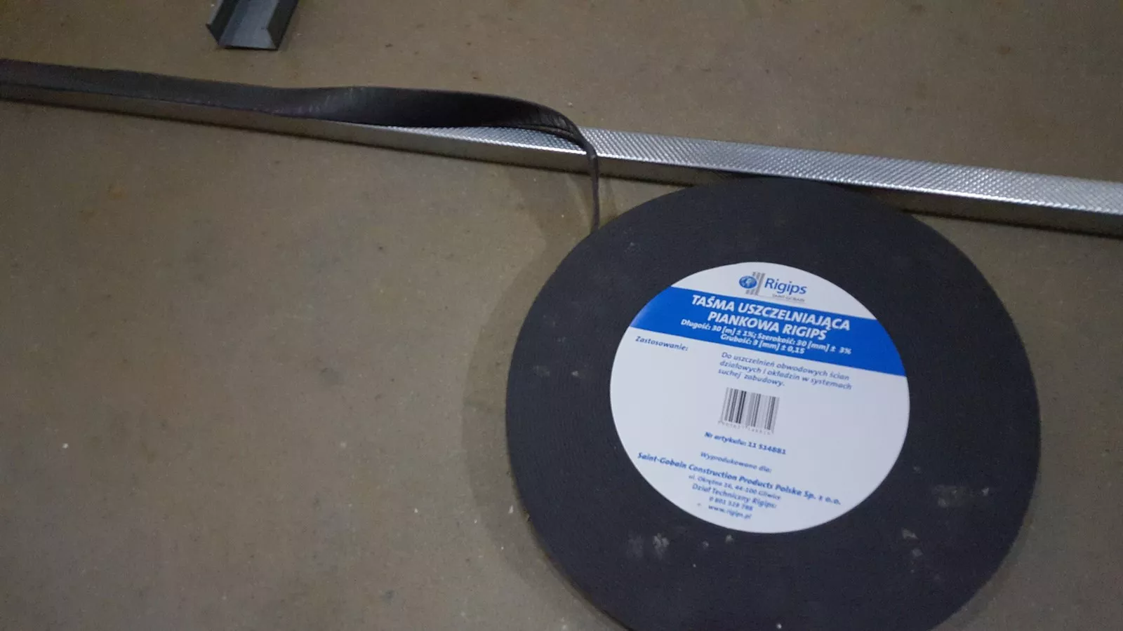 Taśma uszczelniająca piankowa do profila UW szer. 30 mm