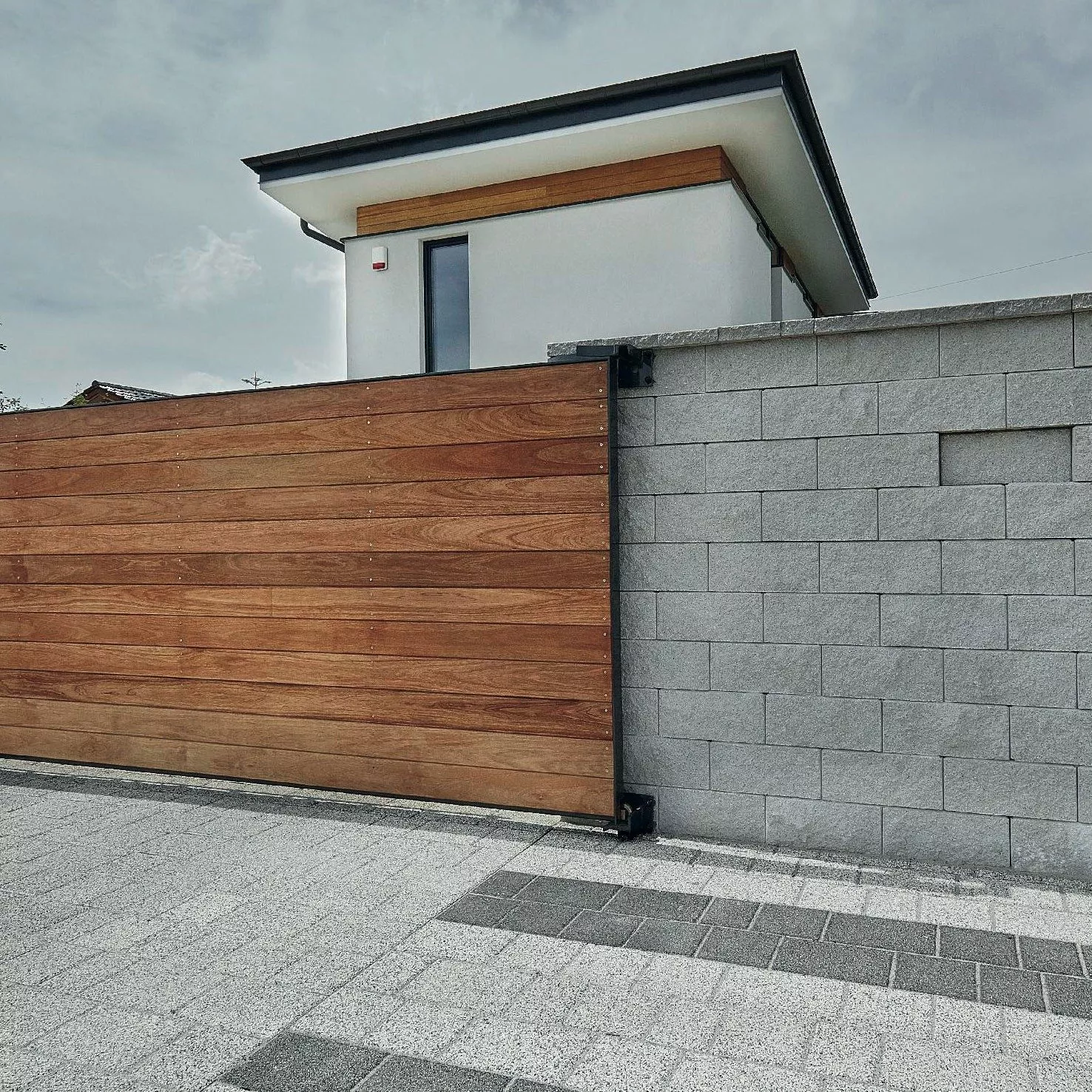 Sonnblick dach na filar granit