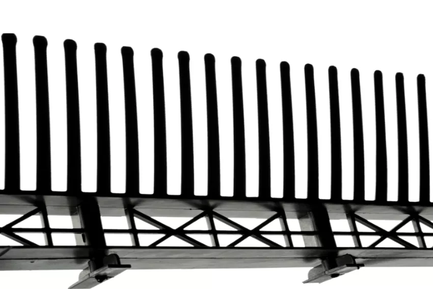 Okapowy element wentylacyjny z grzebieniem Plus czarny